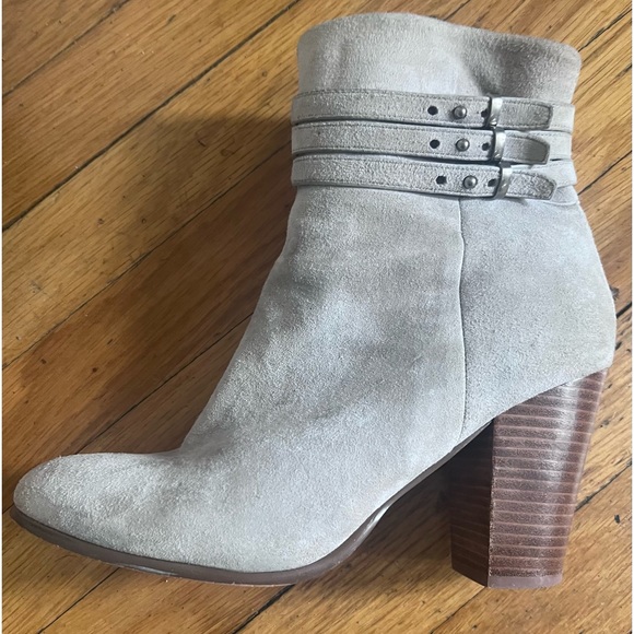 Anthropologie
Joe’s Jeans Booties Cream Suede buckles SZ 10 Boots - Picture 10 of 12